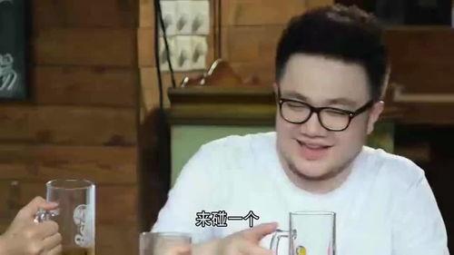 小伙吃瓜被夺瓜